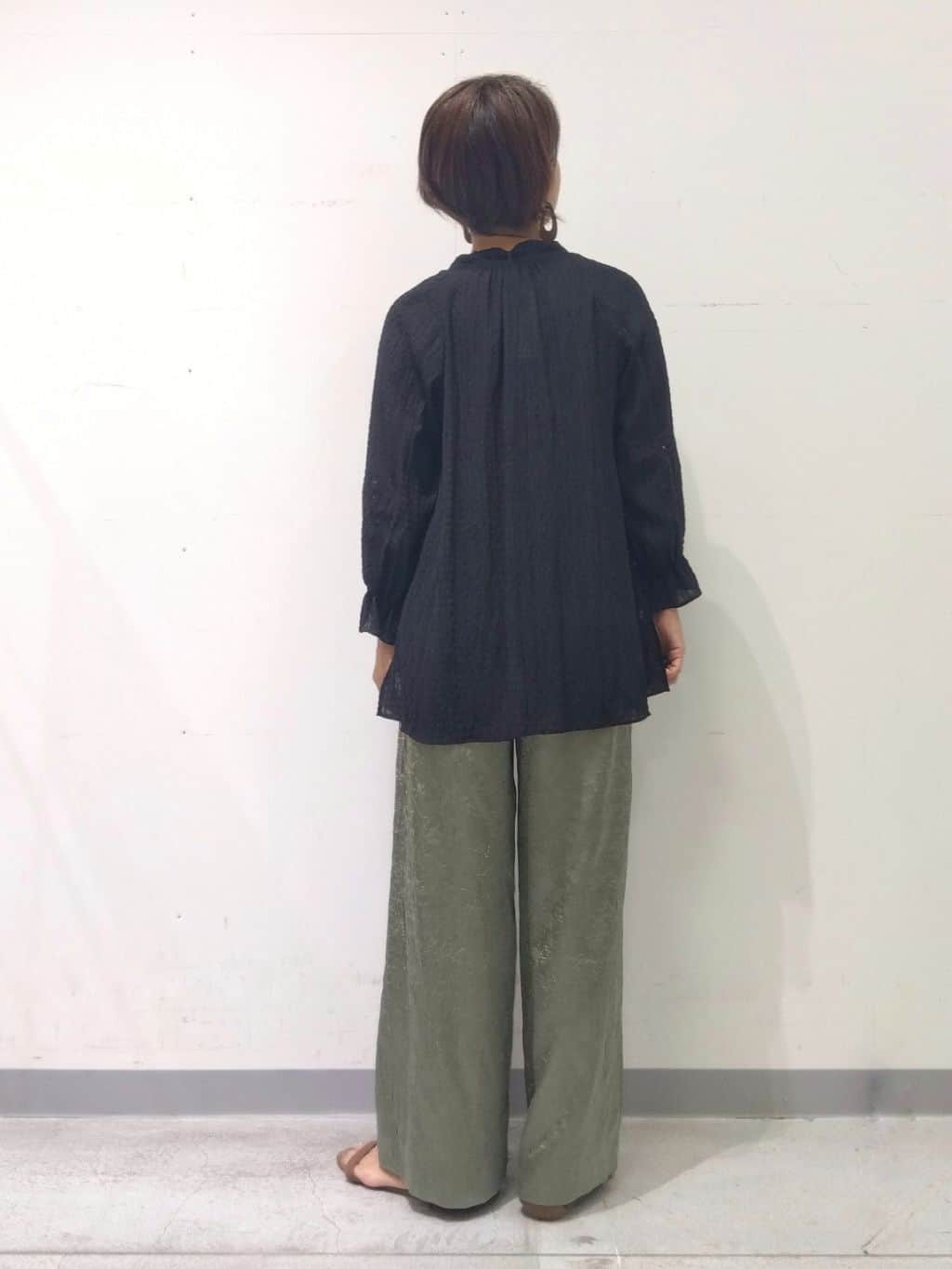 Kさんの「INDIVI｜【洗える／シャーリング素材】ボリューム袖エアリーブラウス」を使ったコーディネート
