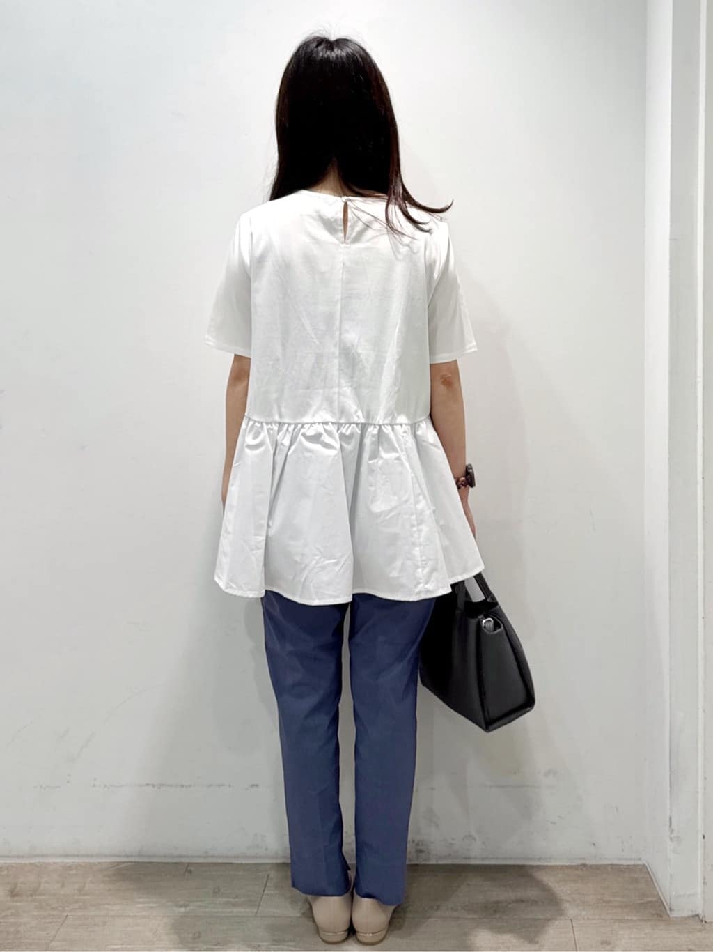 yuicciさんの「OPAQUE.CLIP｜麻混ハイストレッチイージースティックパンツ【洗濯機洗い可】」を使ったコーディネート