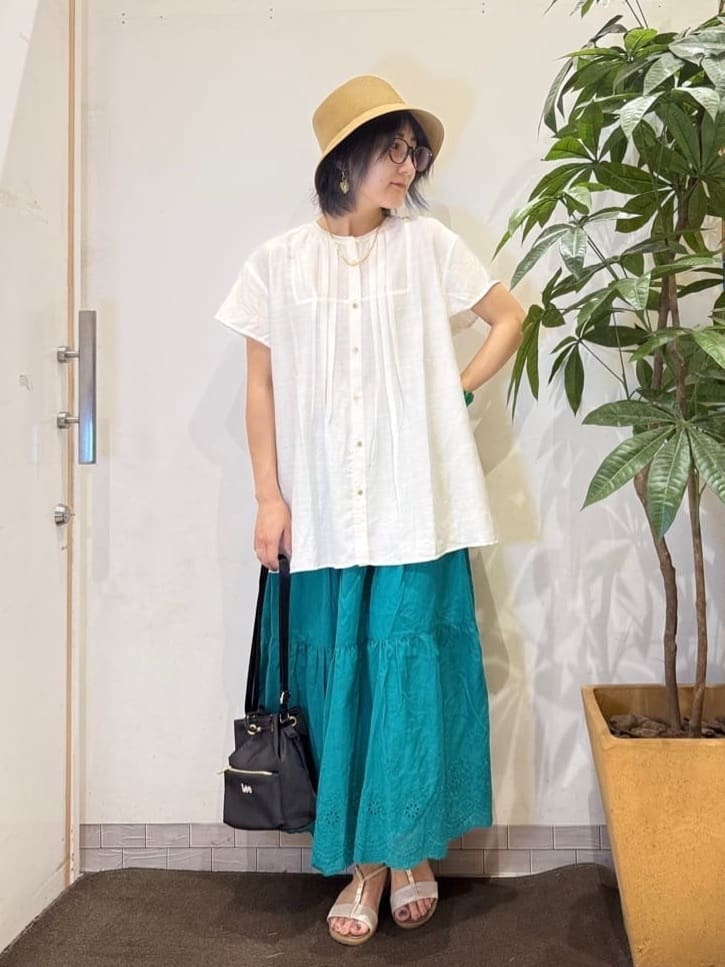 misakiさんの「SHOO･LA･RUE｜【S-LL/ひんやり】インせず決まる タックプリーツシャツ」を使ったコーディネート