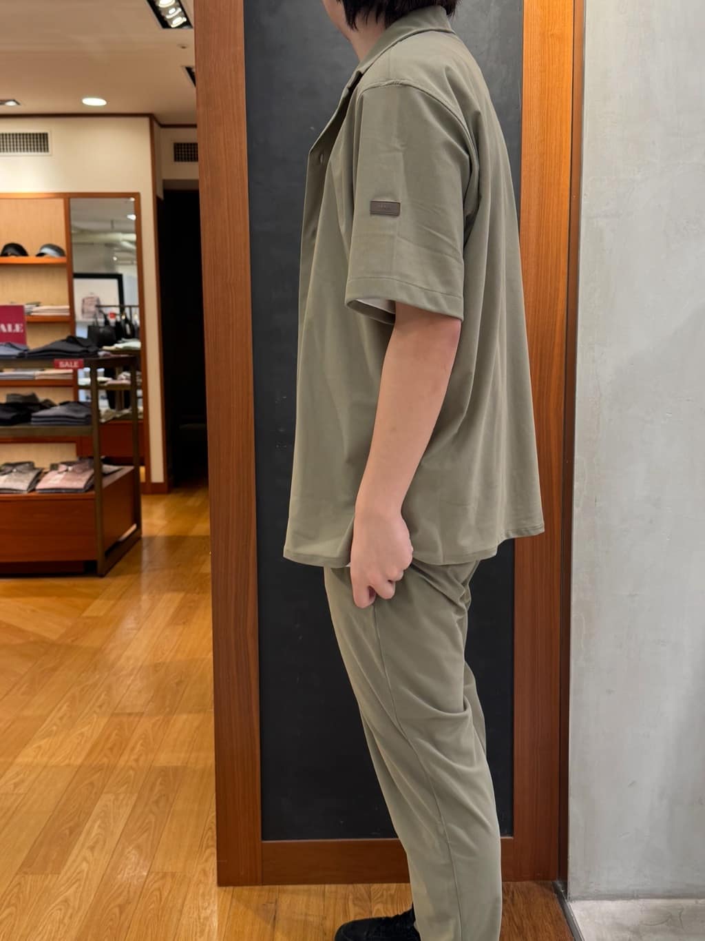 たくやさんの「TAKEO KIKUCHI｜【COOL CITY WEAR】エアートール オープンカラーシャツ /接触冷感・通気性」を使ったコーディネート