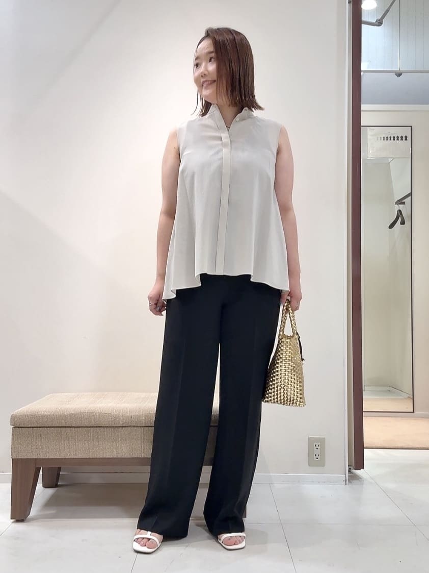 YUIさんの「UNTITLED｜【接触冷感/吸水速乾】フレアバックシャンブラウス」を使ったコーディネート