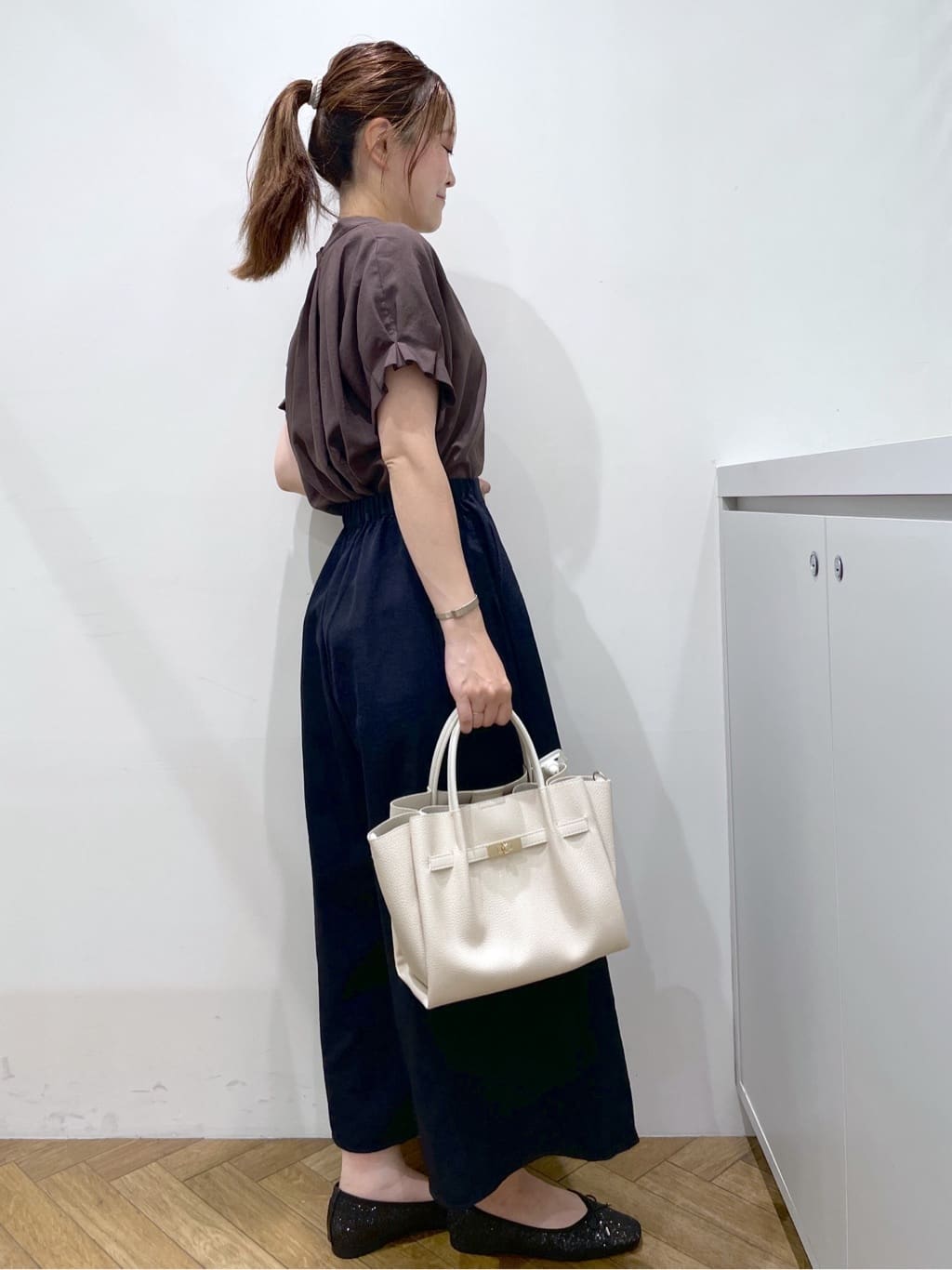 Junさんの「index｜《7色展開／XS-LLサイズ》タックスリーブスキッパーブラウス【洗濯機洗い可／吸水速乾／抗ピル／防シ」を使ったコーディネート
