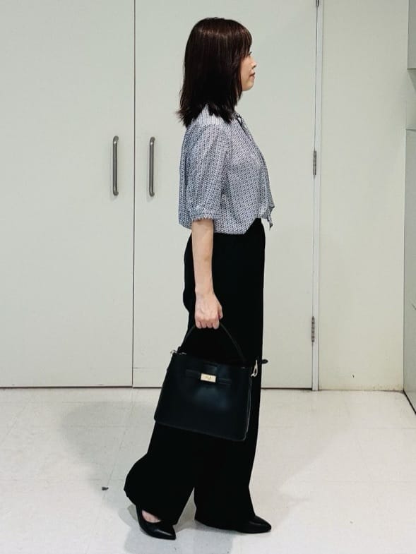 makiさんの「UNTITLED｜【通勤/オフィス】ジオメ柄ボウタイブラウス」を使ったコーディネート