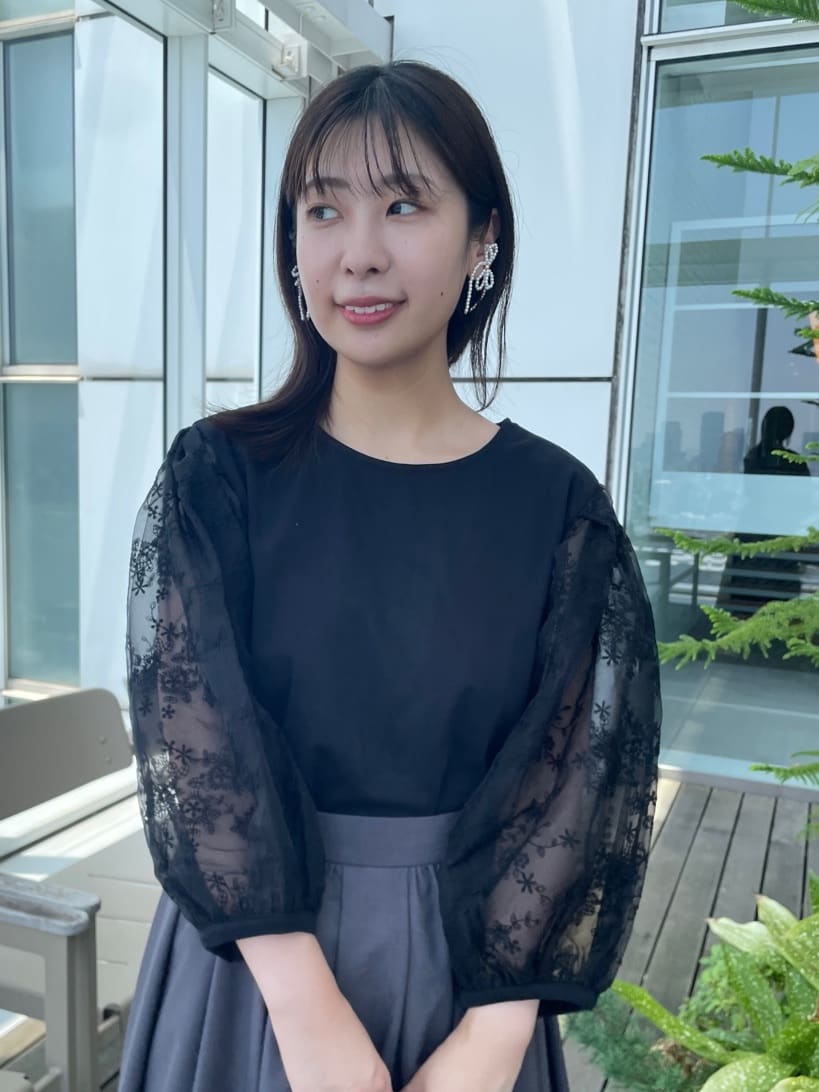 abeさんの「Couture brooch｜【接触冷感・UVカット・マシンウォッシャブル】袖レースドッキングカットソー」を使ったコーディネート