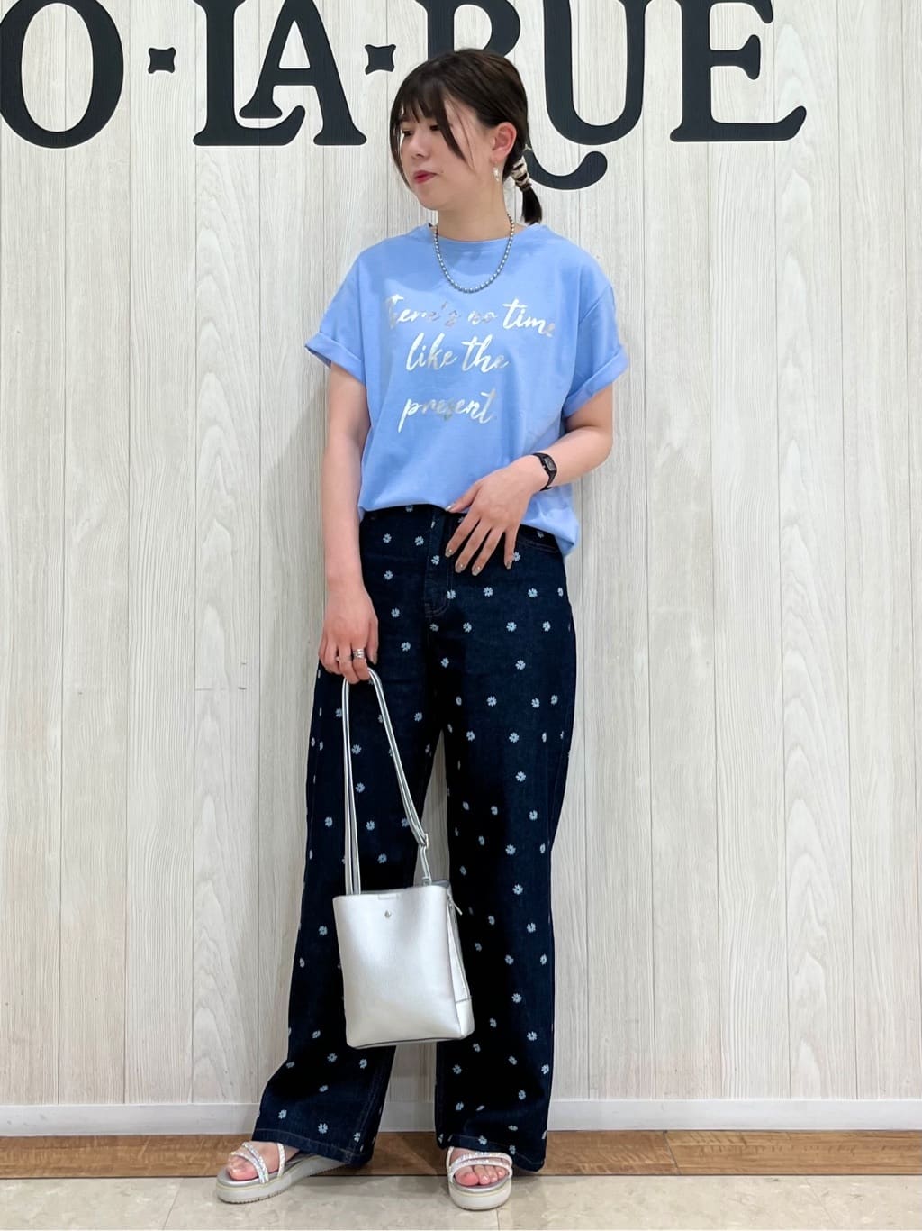 shiiさんの「SHOO･LA･RUE｜【S-LL/ひんやり/UV】選べる6柄でそれぞれ欲しくなる プリントTシャツ」を使ったコーディネート