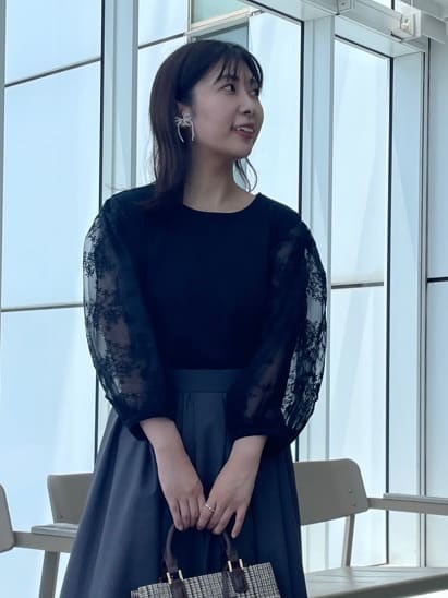 abeさんの「Couture brooch｜【接触冷感・UVカット・マシンウォッシャブル】袖レースドッキングカットソー」を使ったコーディネート