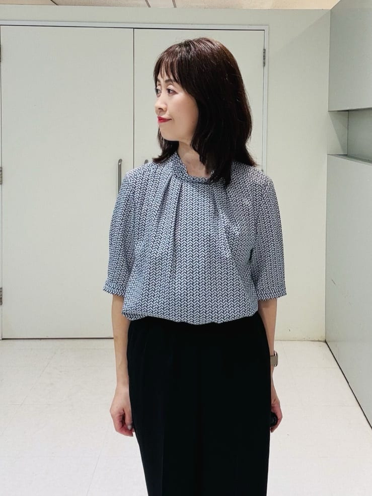 makiさんの「UNTITLED｜【通勤/オフィス】ジオメ柄ボウタイブラウス」を使ったコーディネート