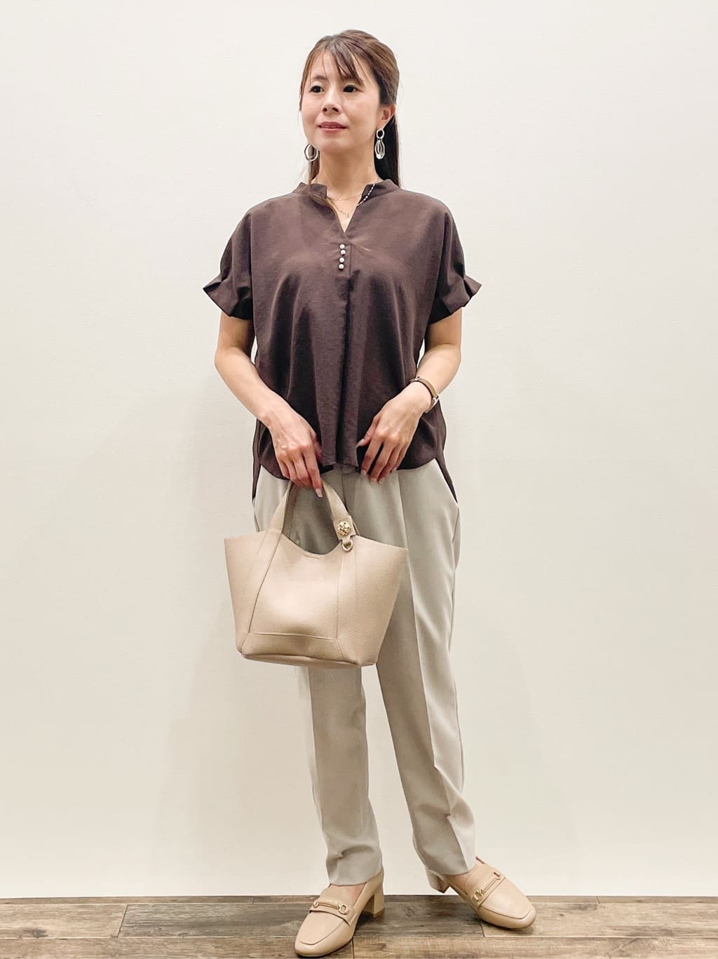 Asukaさんの「OPAQUE.CLIP｜《7色展開／XS-LLサイズ》タックスリーブスキッパーブラウス【洗濯機洗い可／吸水速乾／抗ピル／防シ」を使ったコーディネート