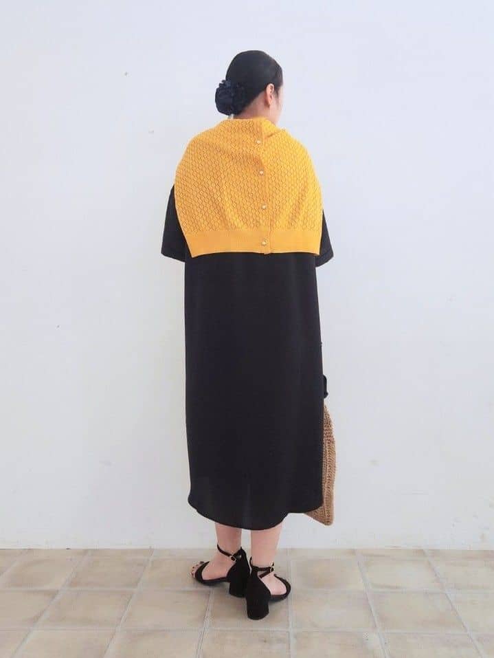 くまさんの「SHOO･LA･RUE｜【S-LL】透かし編みが大人上品 マルチボタンニットカーディガン」を使ったコーディネート