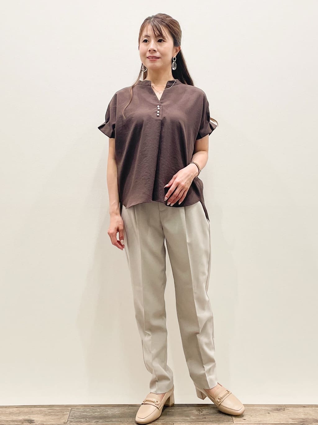 Asukaさんの「OPAQUE.CLIP｜《7色展開／XS-LLサイズ》タックスリーブスキッパーブラウス【洗濯機洗い可／吸水速乾／抗ピル／防シ」を使ったコーディネート