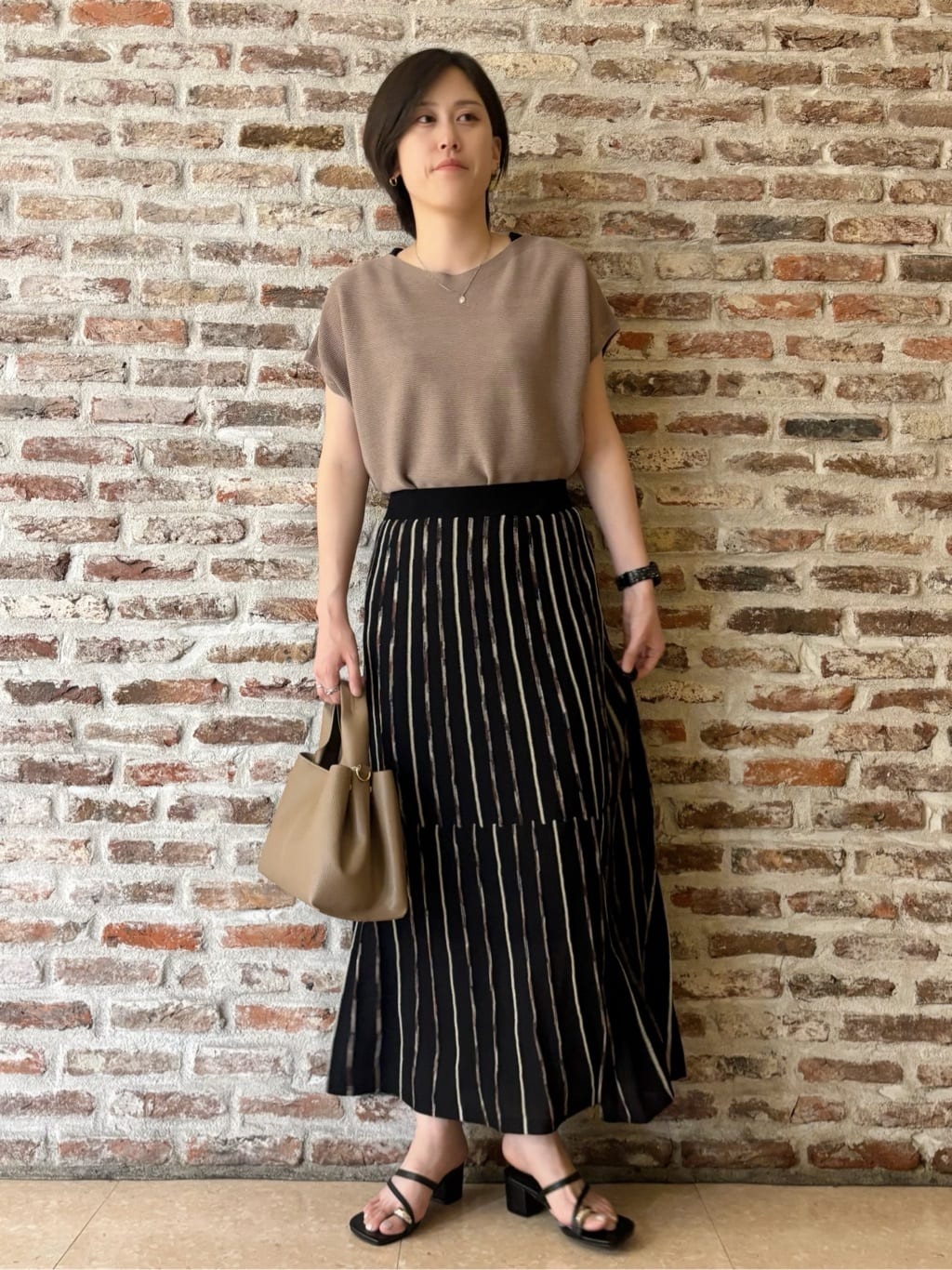 しばさんの「THE SHOP TK｜【6色展開】さらさらフレンチニット【毛玉になりにくい/洗濯機OK】」を使ったコーディネート
