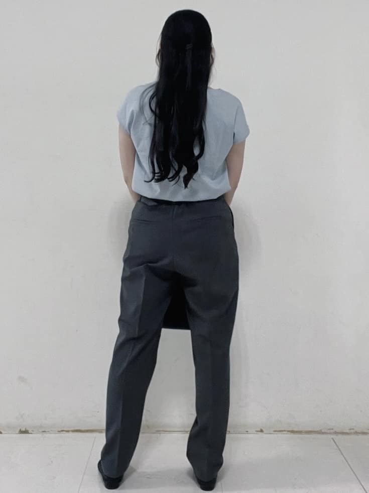 Hitomiさんの「index｜ベルト付きストレッチテーパードパンツ／セットアップ可【洗濯機洗い可／吸水速乾／接触冷感】」を使ったコーディネート