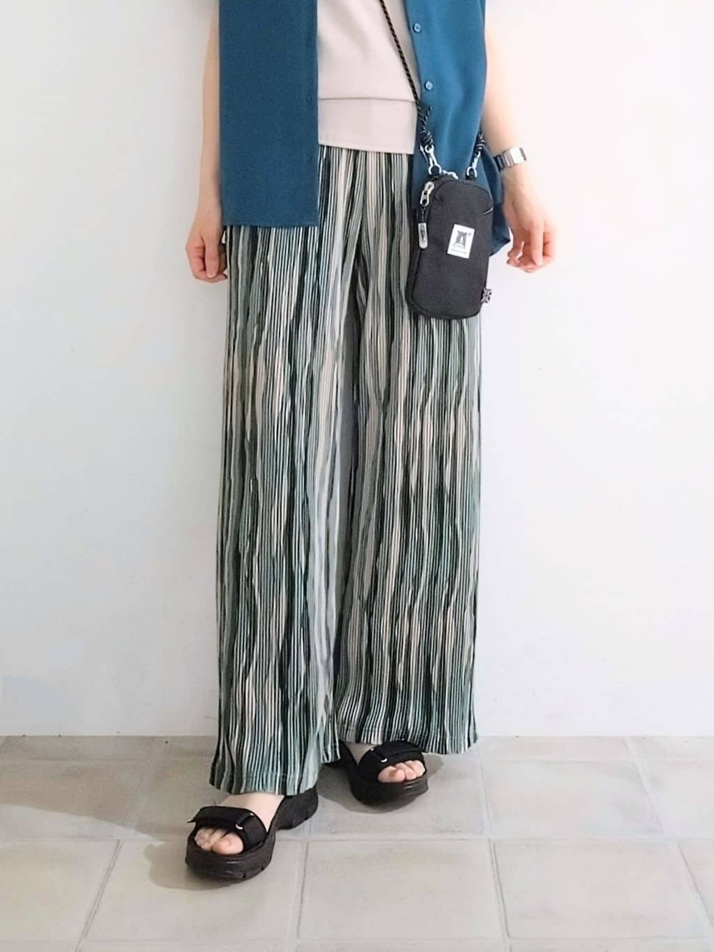 miomioさんの「SHOO･LA･RUE｜【洗える/プチプラ】大人の抜け感をプラスする バンドカラーシャツ」を使ったコーディネート