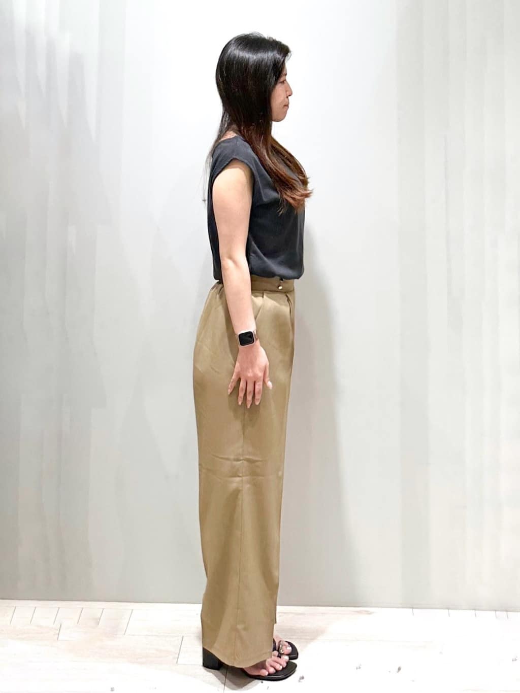 Iguさんの「THE SHOP TK｜麻調ピンタックワイドパンツ【洗濯機OK】」を使ったコーディネート