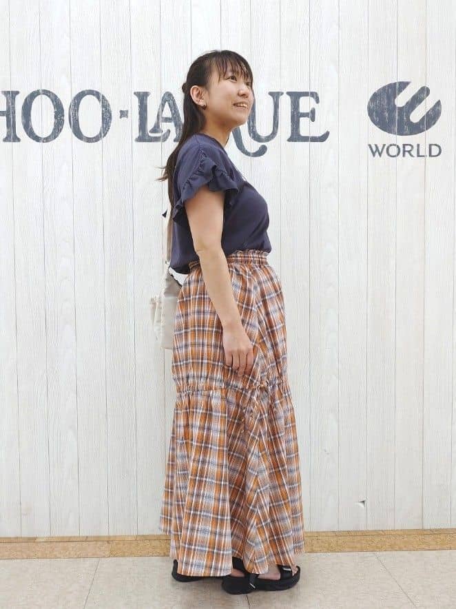 とろろさんの「SHOO･LA･RUE｜【S-LL/汗ジミ軽減/ひんやり/UVカット】フリルTシャツ」を使ったコーディネート