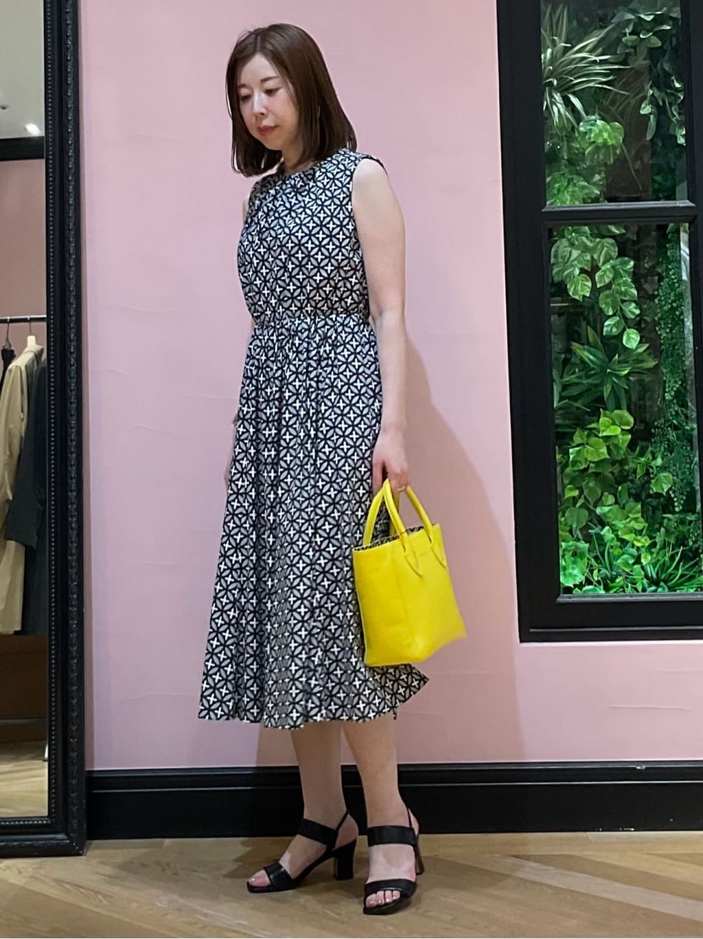 maruさんの「DRESSTERIOR｜【otonaMUSE5月号掲載/日本製】シュリンクレザーミニトート」を使ったコーディネート