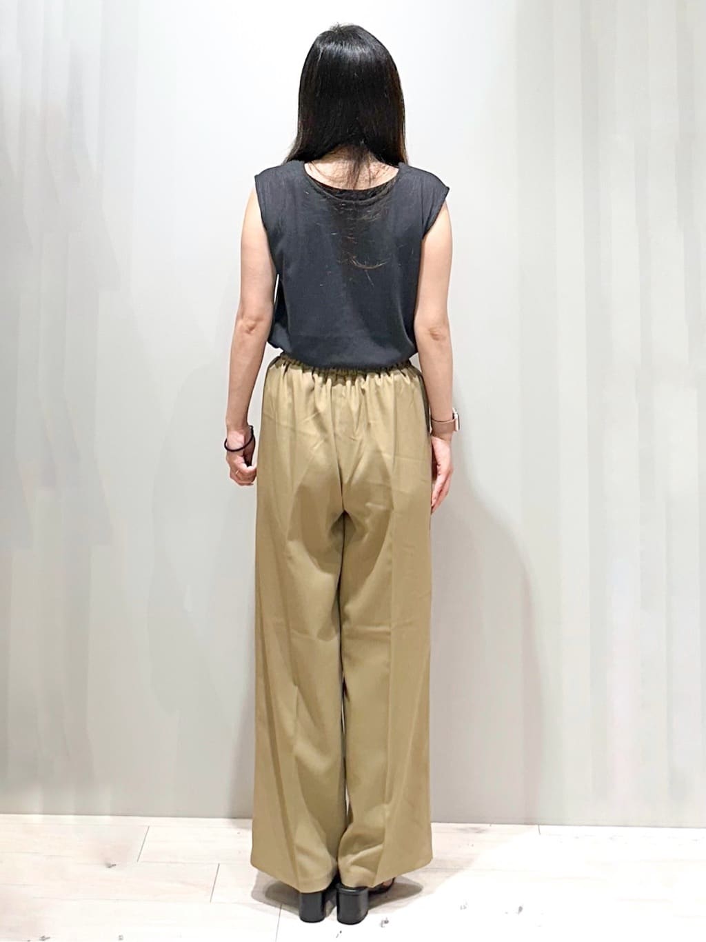 Iguさんの「THE SHOP TK｜麻調ピンタックワイドパンツ【洗濯機OK】」を使ったコーディネート