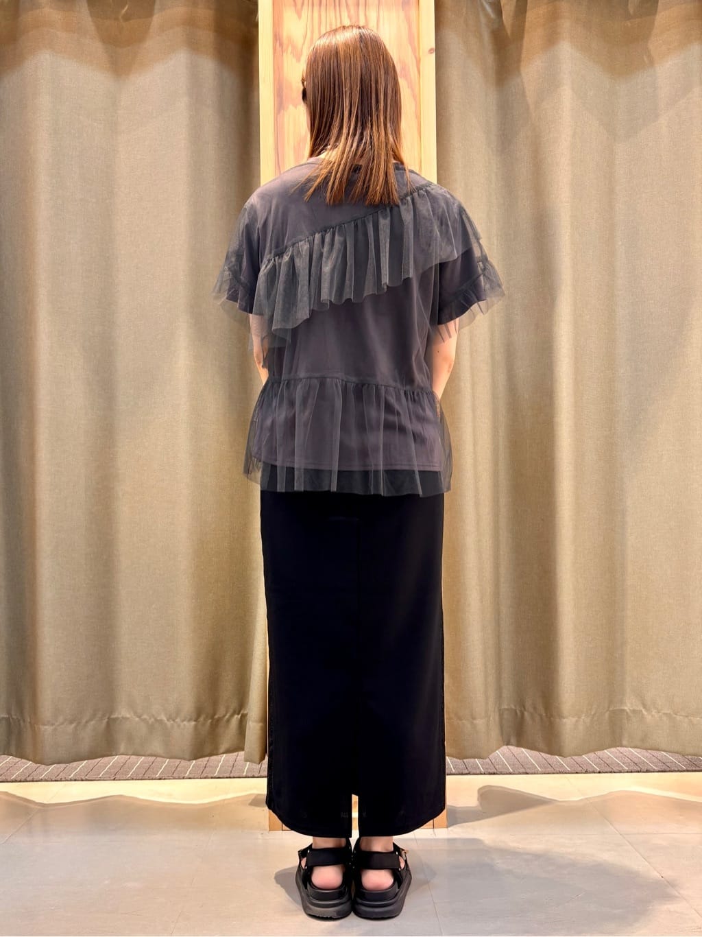 HaNeさんの「THE SHOP TK｜【セットアイテム】チュール&times;ロゴTシャツ/洗える」を使ったコーディネート
