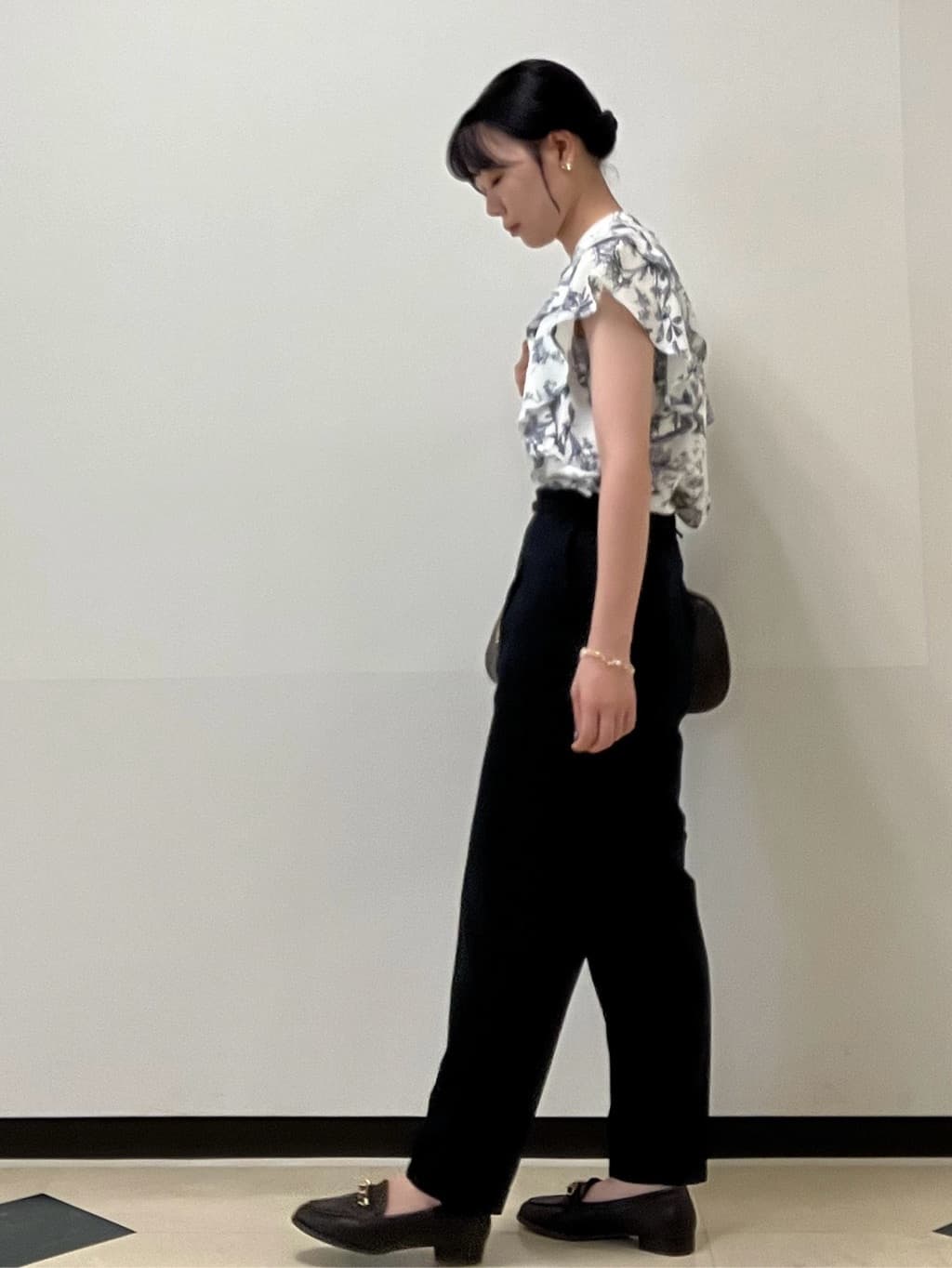 MAYUKIさんの「index｜ストレッチテーパードパンツ【洗濯機洗い可／吸水速乾／防シワ】」を使ったコーディネート