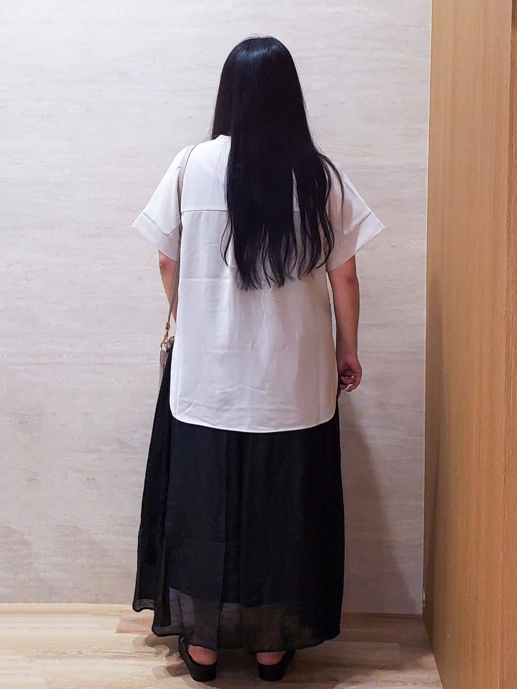 ちぃさんの「OPAQUE.CLIP｜《5色展開／SS-LLサイズ》スキッパー金ボタンブラウス／セットアップ対応【防シワ／ストレッチ／洗濯」を使ったコーディネート