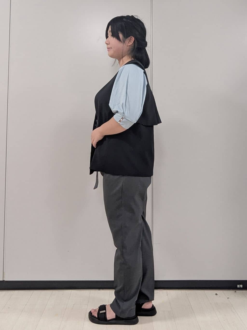 Nonさんの「index｜《5色展開》Vネックタックパフスリーブトップス【洗濯機洗い可／UVケア／接触冷感】」を使ったコーディネート