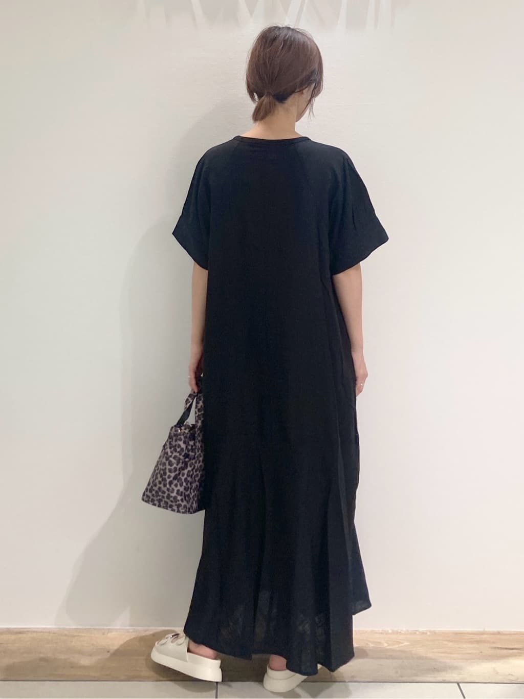 たけねぇさんの「OPAQUE.CLIP｜レーヨン麻キーネックワンピース【洗える】」を使ったコーディネート