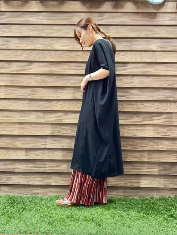 himiさんの「SHOO･LA･RUE｜【S-LL】楽にサマ見え コクーンシルエットの涼やかワンピース」を使ったコーディネート