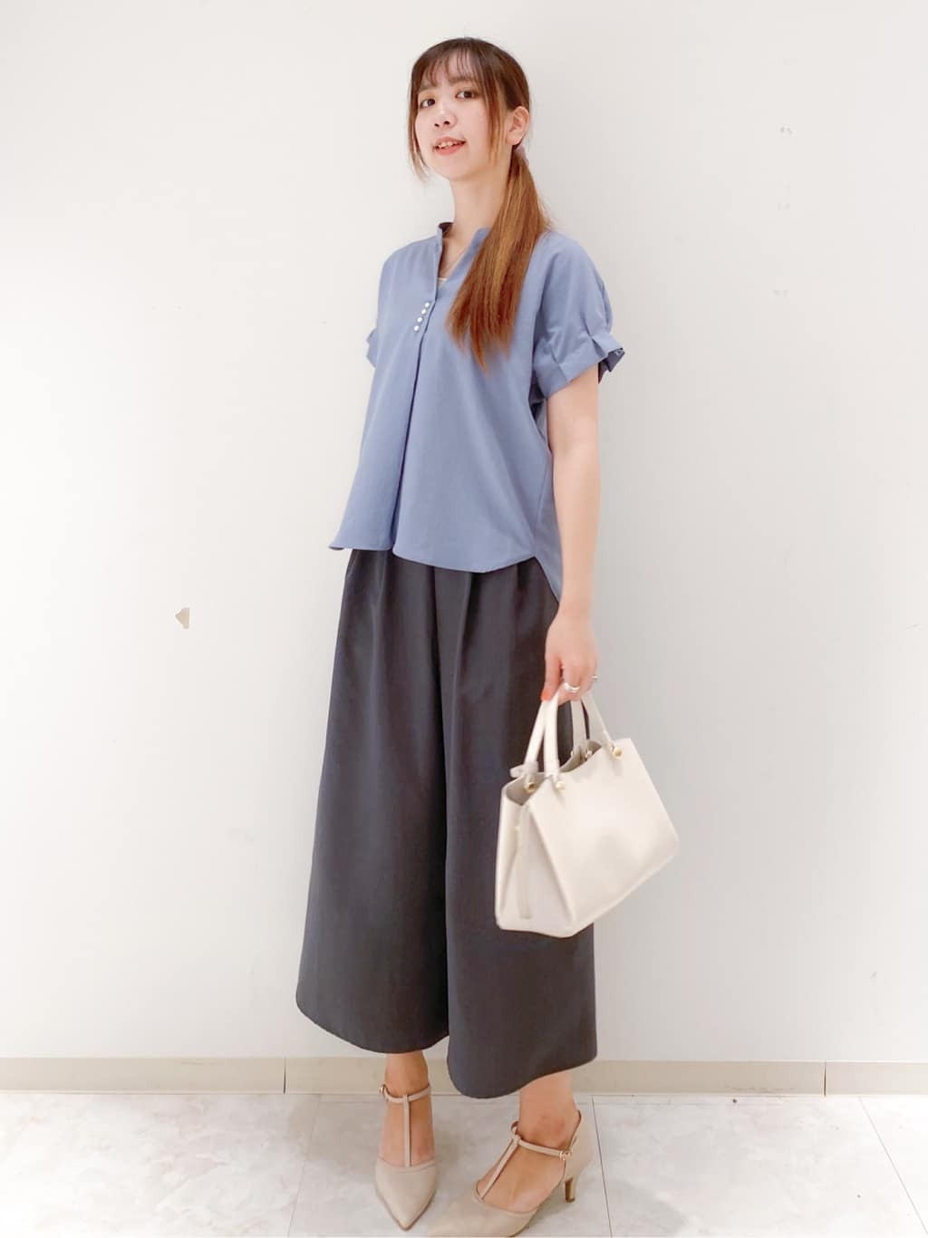 yurinaさんの「index｜《7色展開／XS-LLサイズ》タックスリーブスキッパーブラウス【洗濯機洗い可／吸水速乾／抗ピル／防シ」を使ったコーディネート