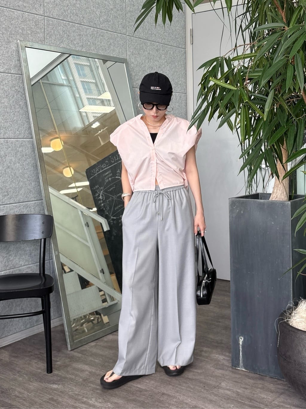 kotakiさんの「INDIVI｜【セットアップ可能】サキソニーサイドラインパンツ」を使ったコーディネート