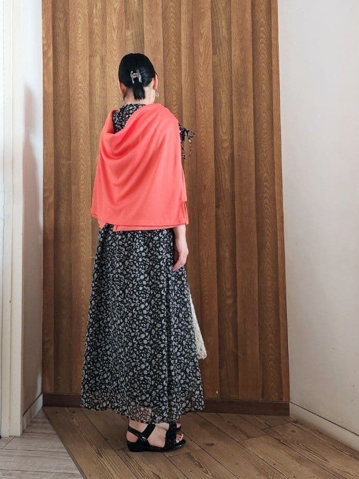 くまさんの「SHOO･LA･RUE｜【S-LL/ひんやり/UV】手の甲まで隠れる トッパーカーディガン」を使ったコーディネート