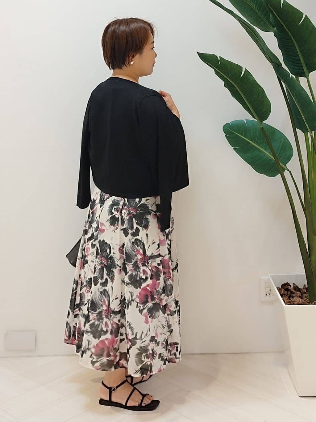 s u g iさんの「UNTITLED｜【手洗い可/軽量】シンプルラメ混カーディガン」を使ったコーディネート