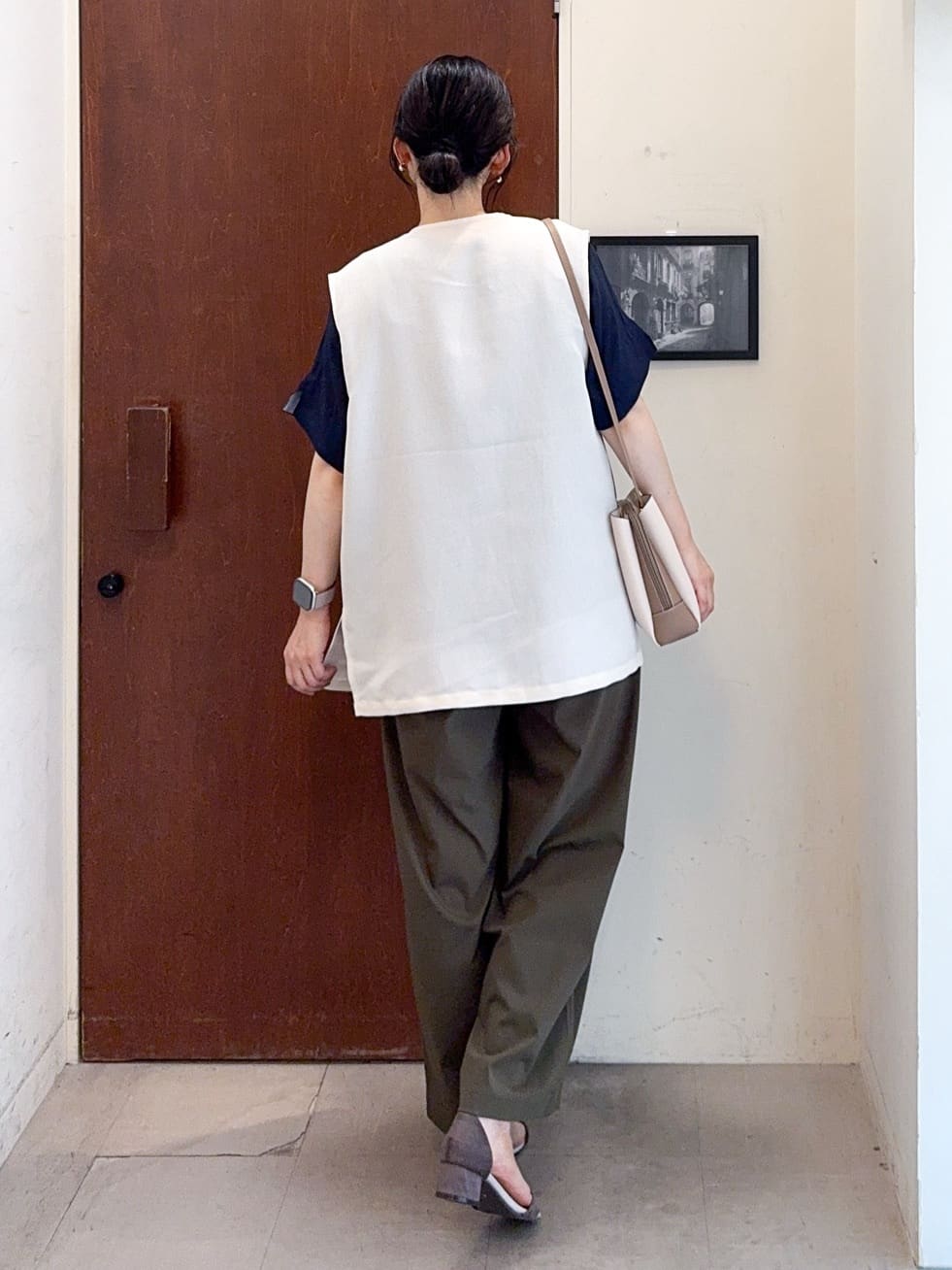 𝐇𝐢𝐫𝐨𝐦𝐢さんの「SHOO･LA･RUE｜【S-LL】夏のレイヤードコーデに さらりと着られるメッシュジレ」を使ったコーディネート