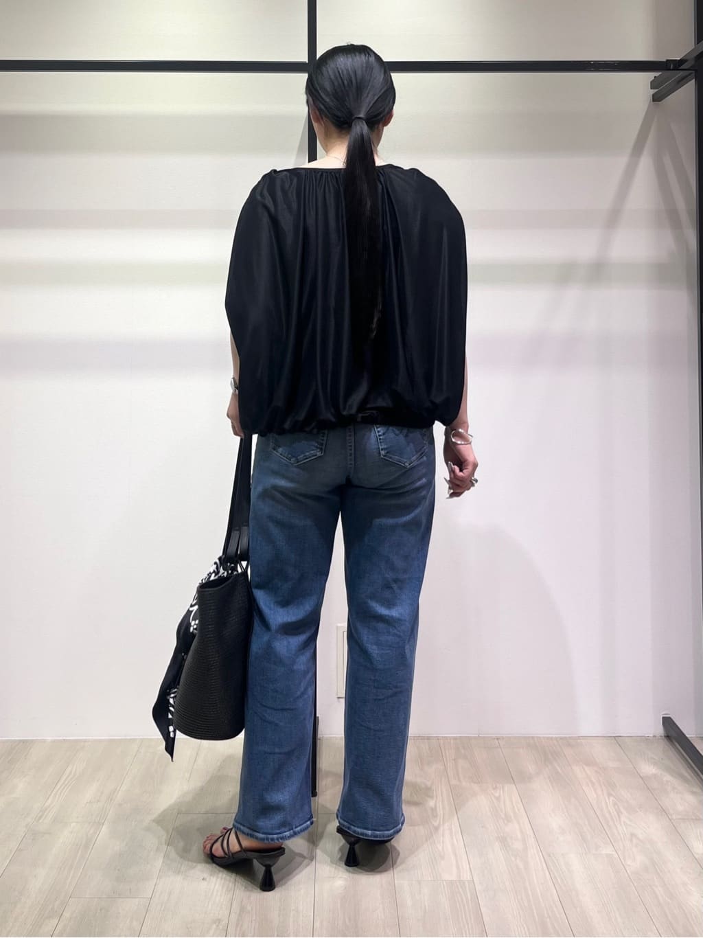 hasuさんの「INDIVI｜【洗える／体型カバー】シャーリングシアートップス」を使ったコーディネート