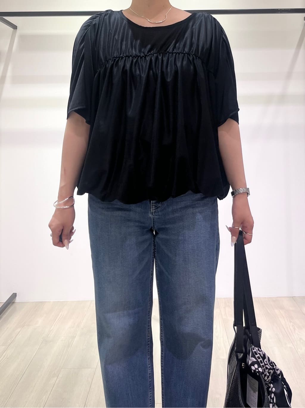 hasuさんの「INDIVI｜【洗える／体型カバー】シャーリングシアートップス」を使ったコーディネート