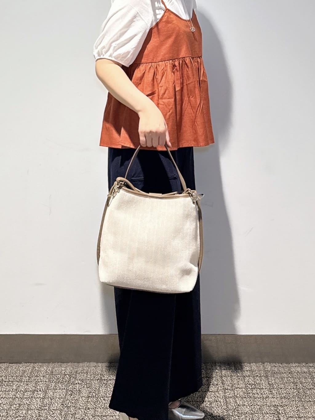 みーさんの「grove｜【接触冷感】見た目はきちんと、着心地はらくちん クロップドベイカーパンツ」を使ったコーディネート
