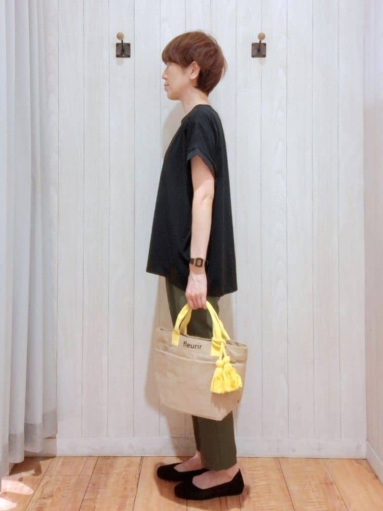Ribさんの「SHOO･LA･RUE｜【S-LL/汗ジミ軽減/ひんやり/UV】体型カバーに タック入りドルマントップス」を使ったコーディネート