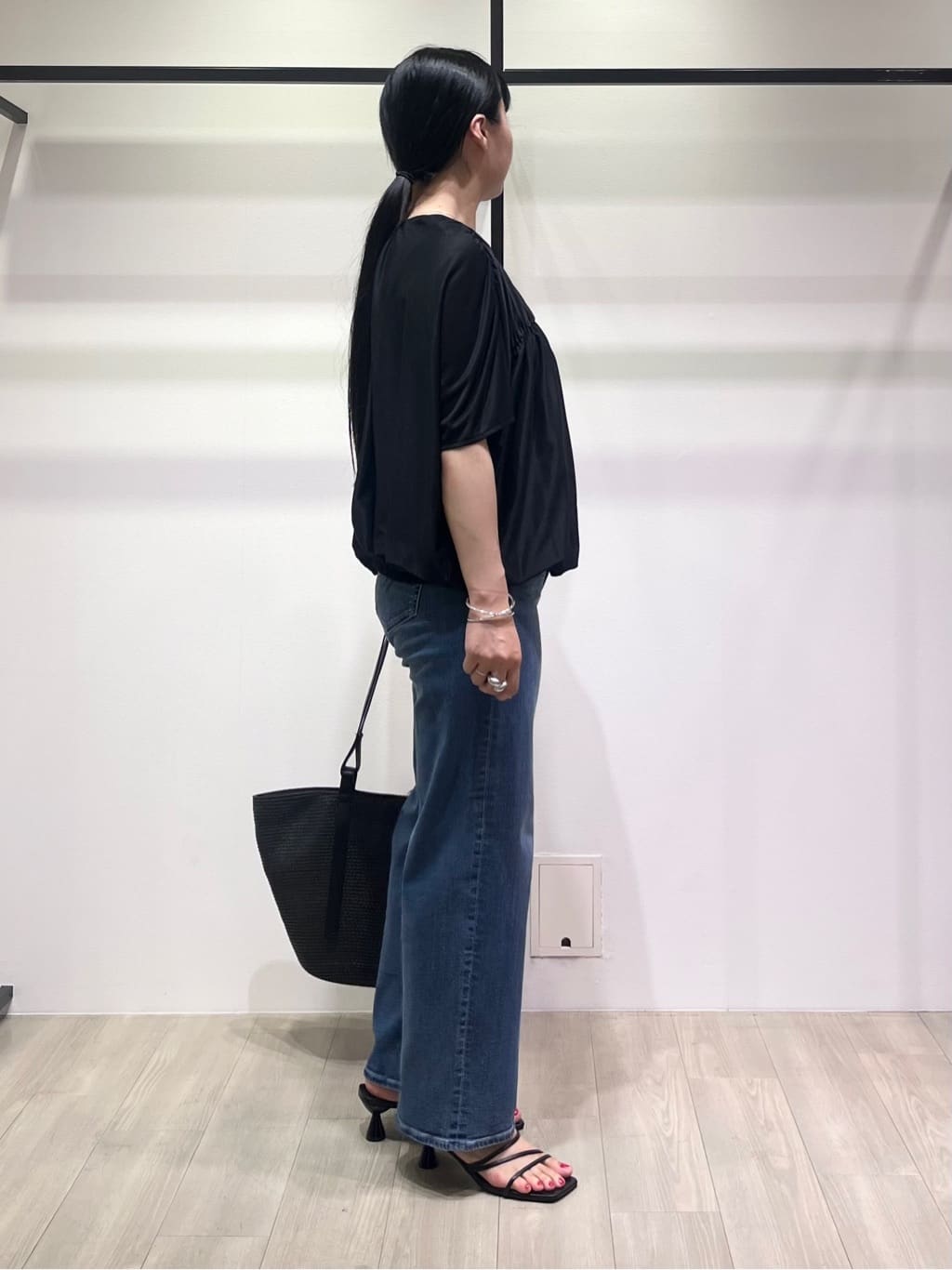 hasuさんの「INDIVI｜【洗える／体型カバー】シャーリングシアートップス」を使ったコーディネート