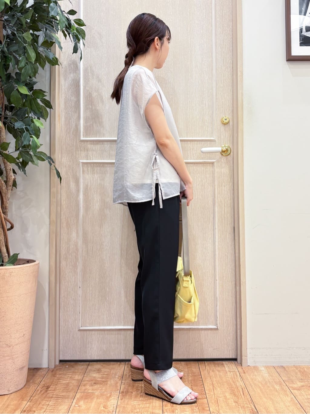 なみさんの「SHOO･LA･RUE｜【洗える/S-LL】上品なシアー感 レイヤード風トップス」を使ったコーディネート