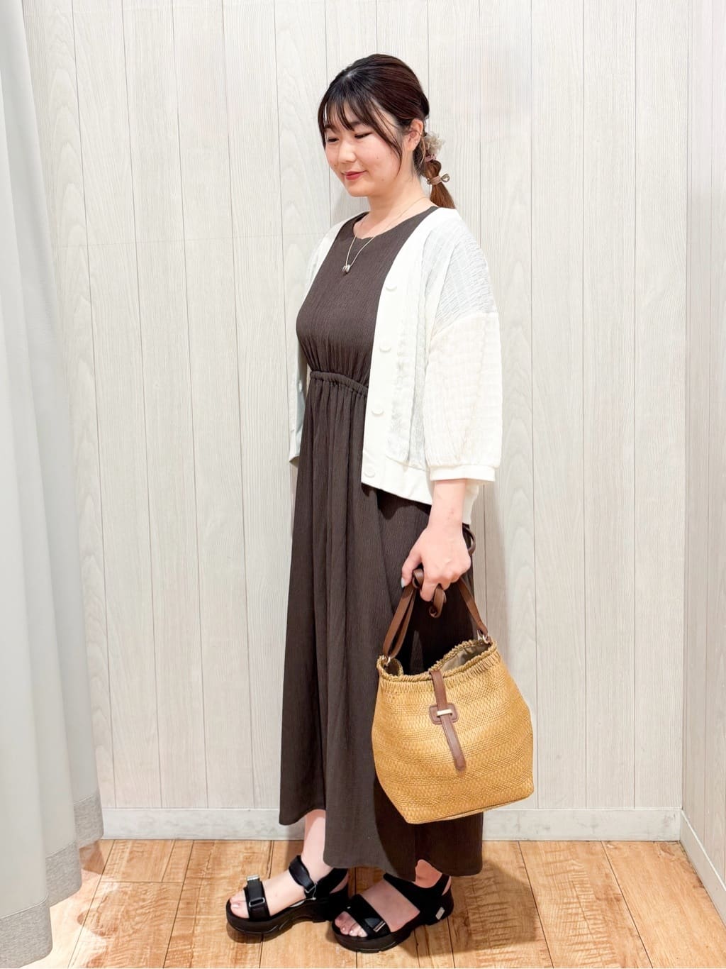 愛さんの「SHOO･LA･RUE｜【前後2WAY】さらりと大人上品に 楊柳フレンチワンピース」を使ったコーディネート
