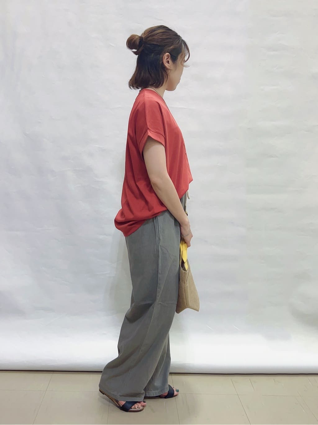 まっつんさんの「SHOO･LA･RUE｜【S-LL/汗ジミ軽減/ひんやり/UV】体型カバーに タック入りドルマントップス」を使ったコーディネート