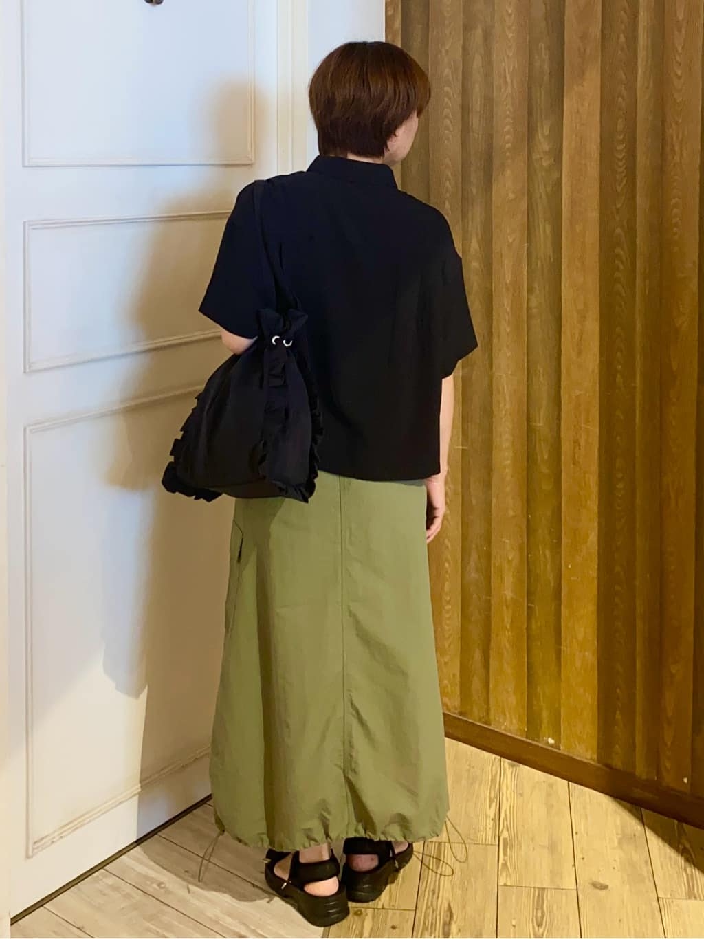 WAさんの「SHOO･LA･RUE｜◆【高レビュー】スポーティで上品 大人のためのテープスポサン」を使ったコーディネート