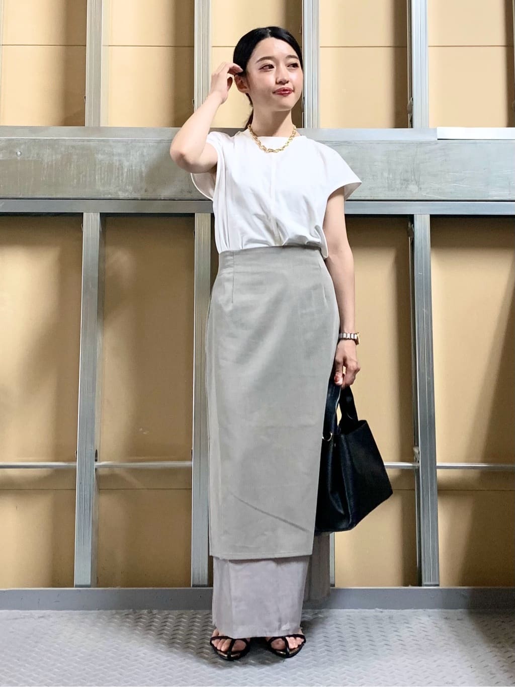 sahoさんの「THE SHOP TK｜合皮パイピングフレンチTシャツ【洗える】」を使ったコーディネート