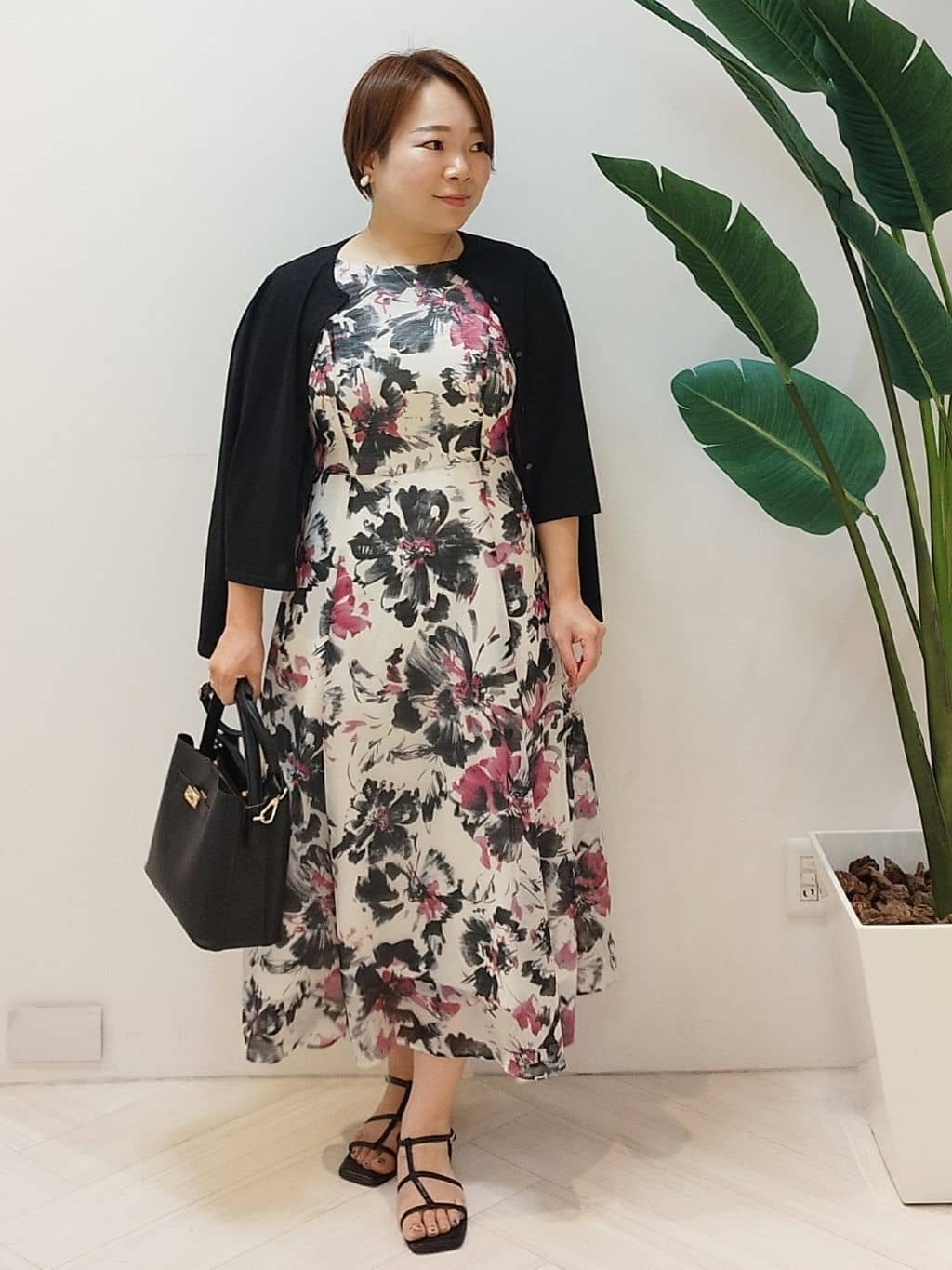 s u g iさんの「UNTITLED｜【手洗い可/軽量】シンプルラメ混カーディガン」を使ったコーディネート