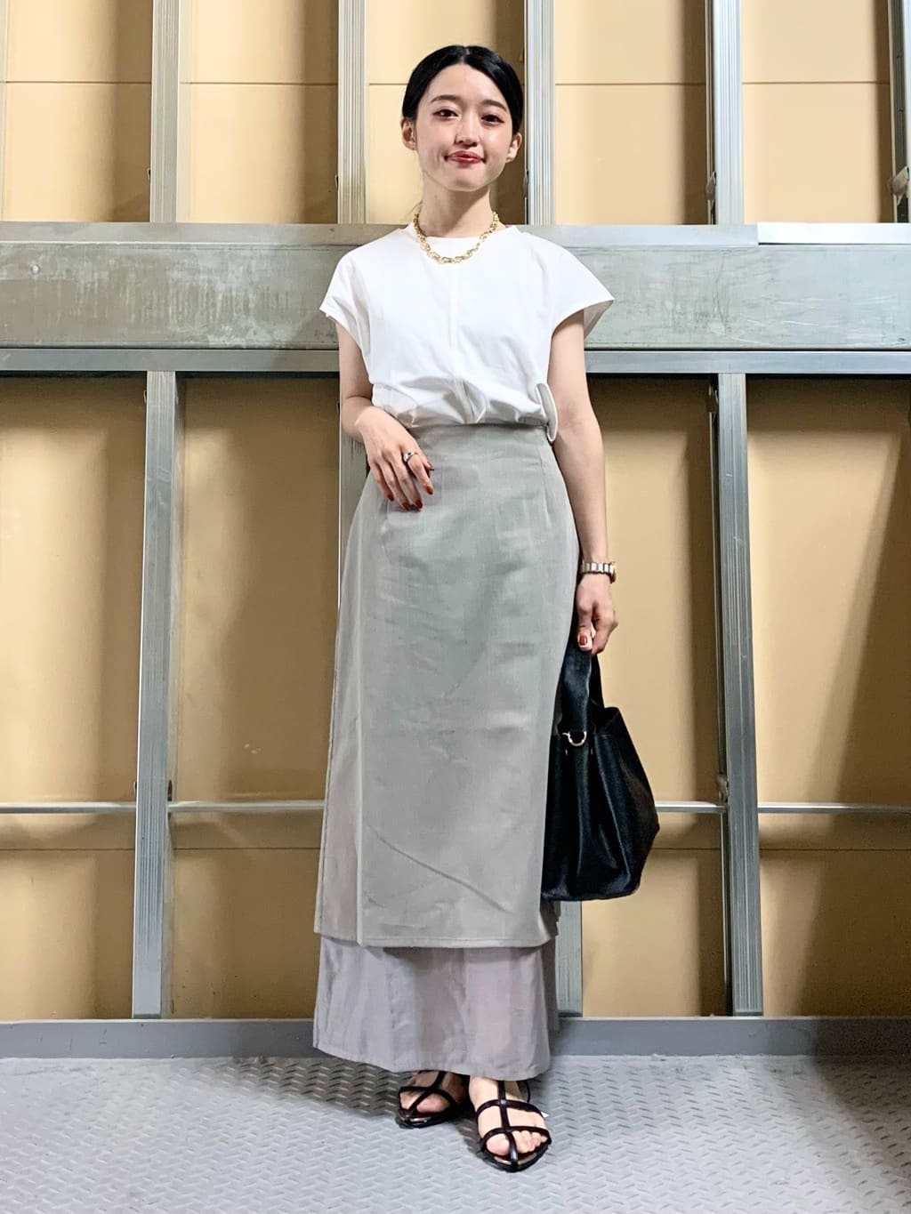 sahoさんの「THE SHOP TK｜合皮パイピングフレンチTシャツ【洗える】」を使ったコーディネート