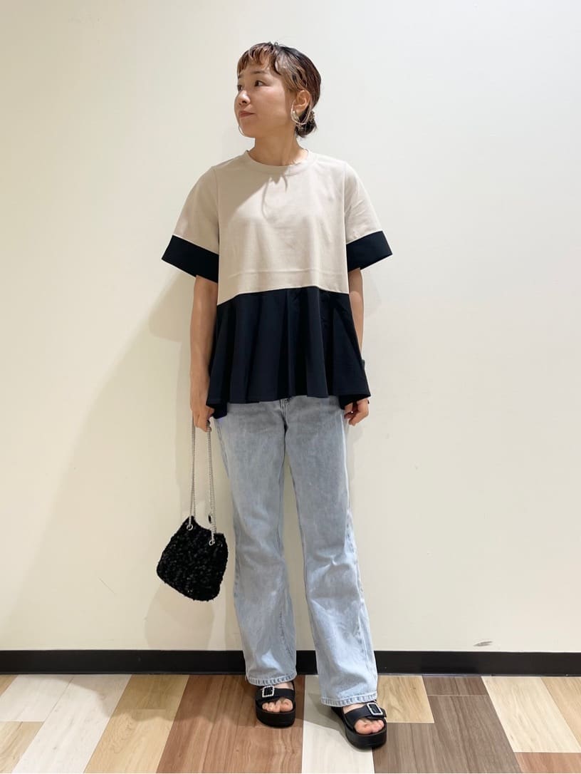 しーさんさんの「OPAQUE.CLIP｜配色フハクドッキングペプラムトップス【洗濯機洗い可／抗ピル】」を使ったコーディネート