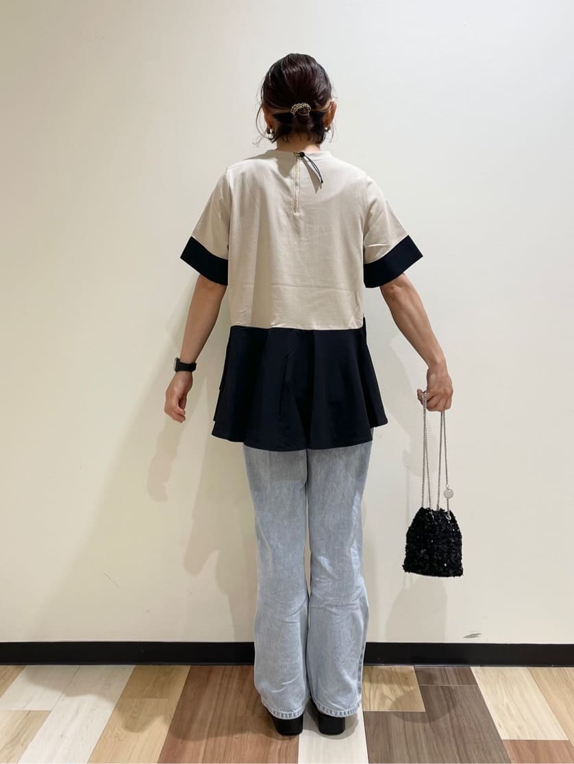 しーさんさんの「OPAQUE.CLIP｜配色フハクドッキングペプラムトップス【洗濯機洗い可／抗ピル】」を使ったコーディネート