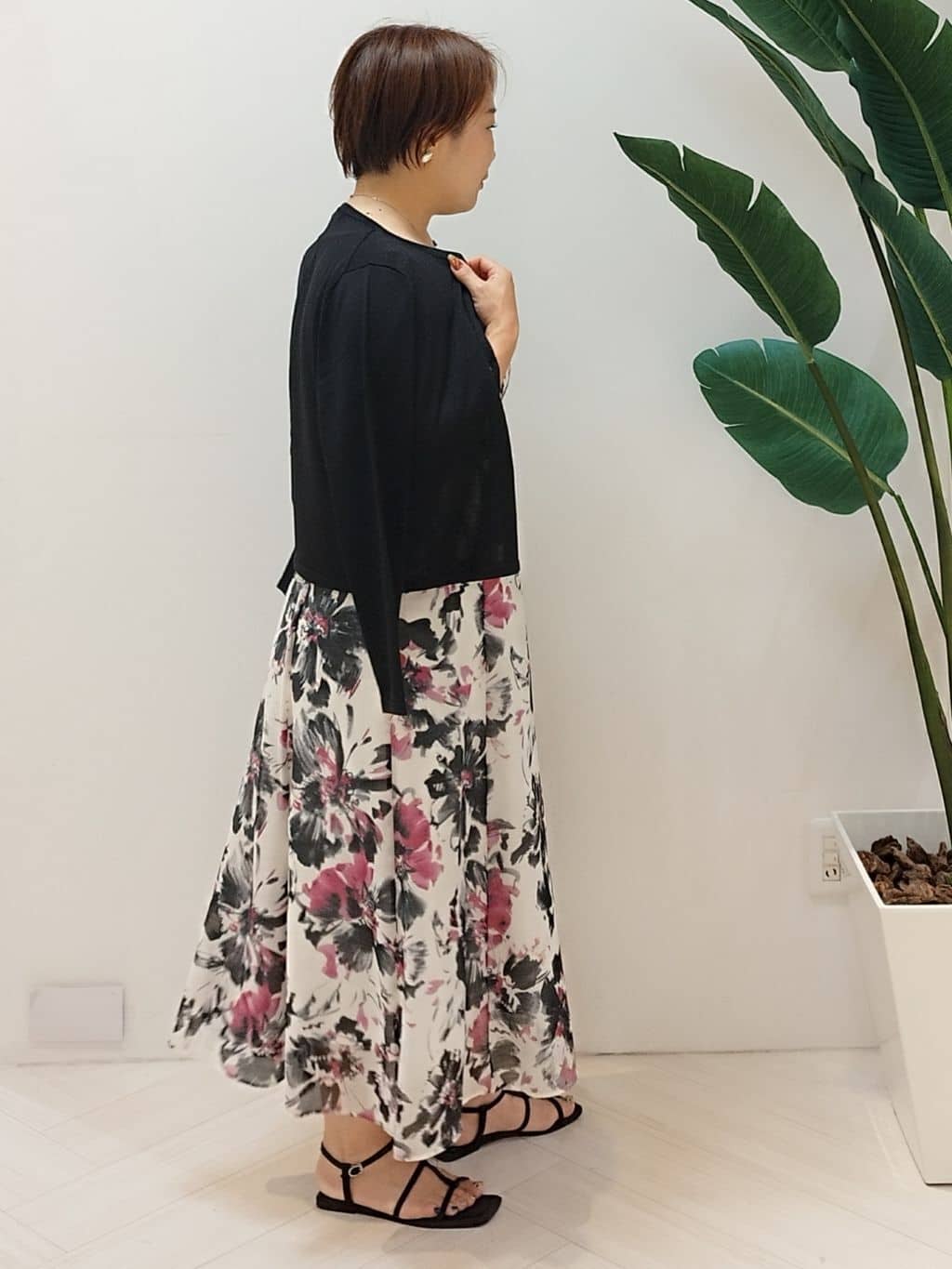 s u g iさんの「UNTITLED｜【手洗い可/軽量】シンプルラメ混カーディガン」を使ったコーディネート