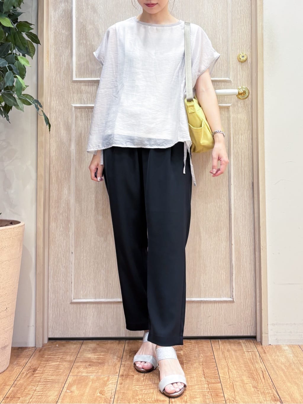 なみさんの「SHOO･LA･RUE｜【洗える/S-LL】上品なシアー感 レイヤード風トップス」を使ったコーディネート