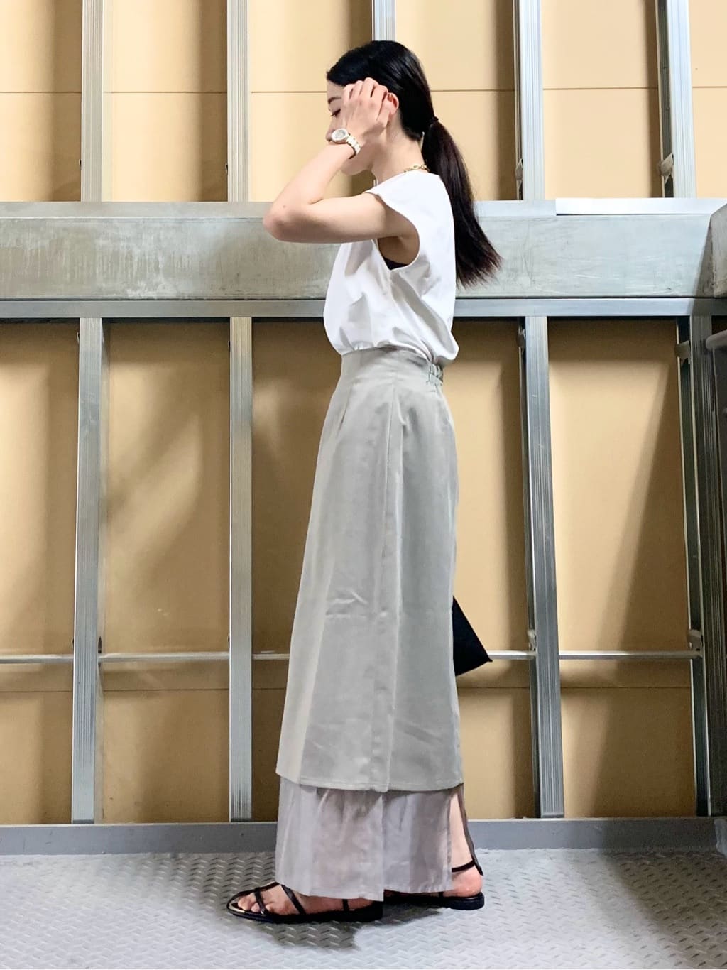 sahoさんの「THE SHOP TK｜合皮パイピングフレンチTシャツ【洗える】」を使ったコーディネート