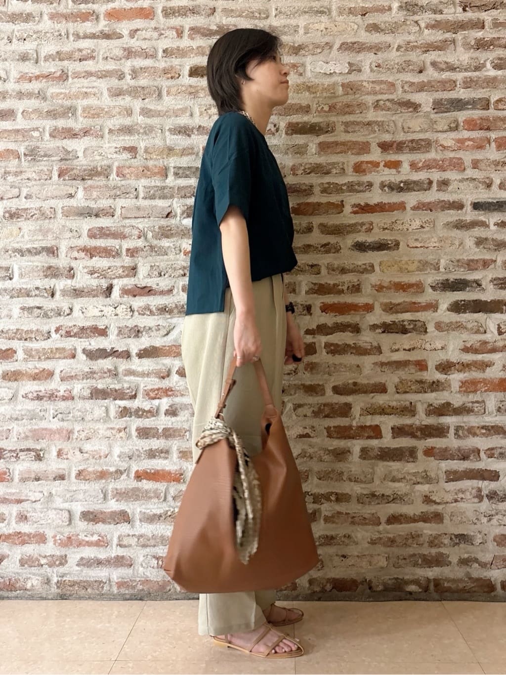 しばさんの「THE SHOP TK｜麻調メッシュブラウス【二の腕カバー/洗える】」を使ったコーディネート